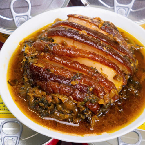 combo 1: 1 hộp khâu nhục 600gr +1 chân nấm xào tê cay 250gr (miễn phí ship)